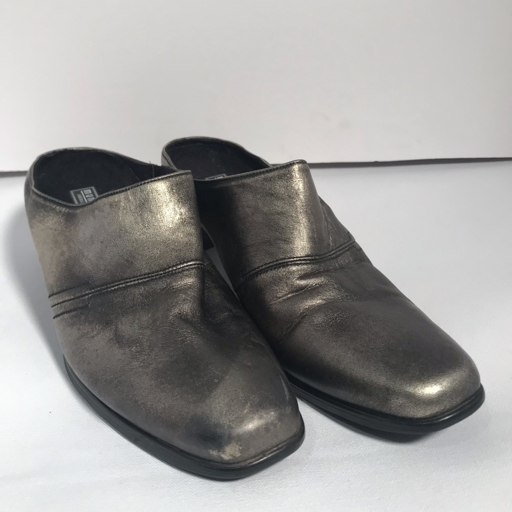 Munro American mules, distressed silver sz9